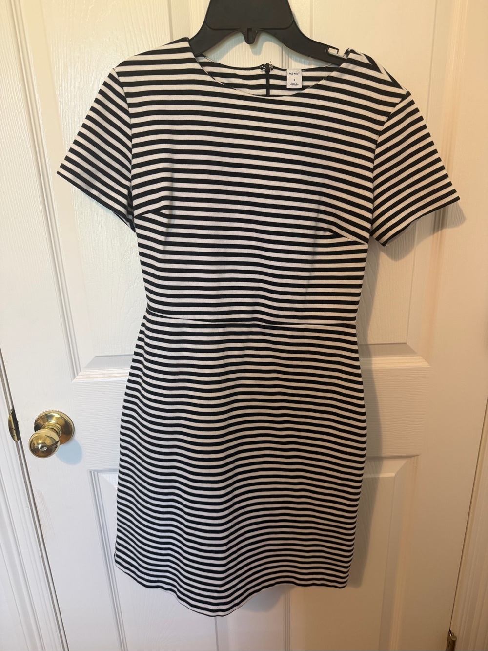 Old Navy Black and White Striped Short Sleeve Sheath Dress